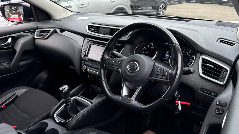 Nissan Qashqai 1.3 DiG-T Acenta Premium 5dr Petrol Hatchback